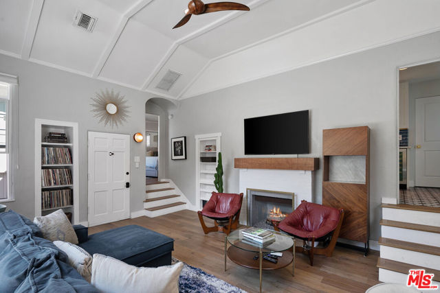 2059 Laurel Canyon Boulevard, Los Angeles CA: https://media.crmls.org/mediaz/4aa85e16-68c7-4afd-aeb2-c2b014091cf4.jpg