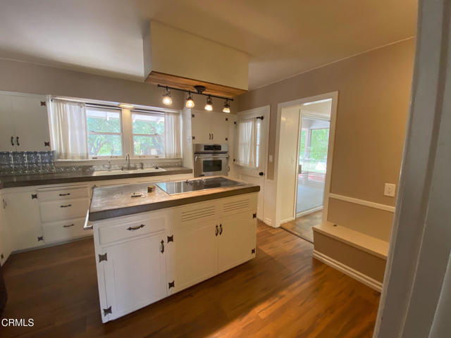 1073 Shippee Lane, Ojai CA: https://media.crmls.org/mediaz/4aa8bd25-96f8-4fdf-aaaf-aa65ce44302e.jpg