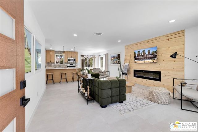 2092 N San Antonio Road, Palm Springs CA: https://media.crmls.org/mediaz/4aa90bec-3a30-4b3a-af89-2b0d9ca4f84e.jpg
