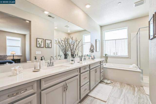 2940 wheat grass street, Sacramento CA: https://media.crmls.org/mediaz/4aa92120-b3ec-4d42-bd73-6631947f233f.jpg