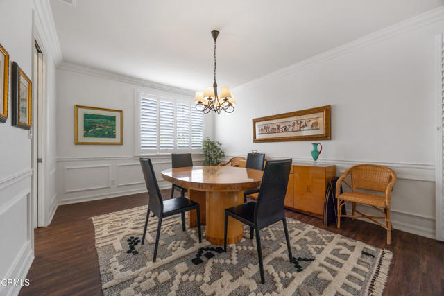 380 S Orange Grove Boulevard, Pasadena CA: https://media.crmls.org/mediaz/4aa930b0-6853-4e38-90c2-771860dcd8c3.jpg