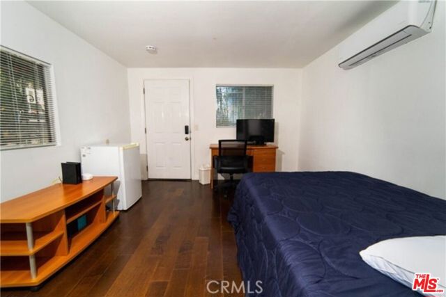 1023 S Wilton Place, Los Angeles CA: https://media.crmls.org/mediaz/4aa93f25-e75b-400c-b614-35d34677c720.jpg