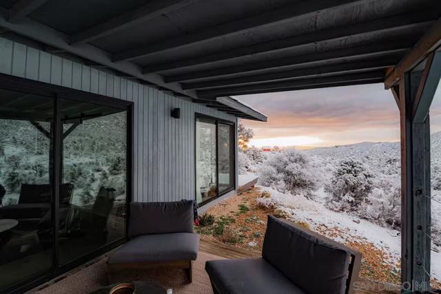 48311 Burns Canyon Rd, Pioneertown CA: https://media.crmls.org/mediaz/4aa9958c-4570-4598-94ef-d4bb14fae7b2.jpg