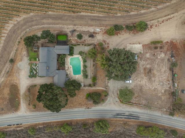 43002 Arroyo Seco Road, Soledad CA: https://media.crmls.org/mediaz/4aaa7574-1c3a-452e-8527-1c9a55c2c273.jpg
