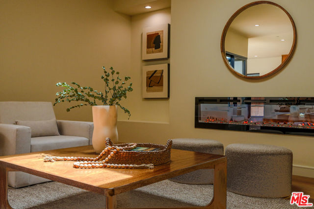 4936 Coolidge Avenue, Culver City CA: https://media.crmls.org/mediaz/4aaa7ff2-09eb-41b6-bd4b-d085d8f652cc.jpg
