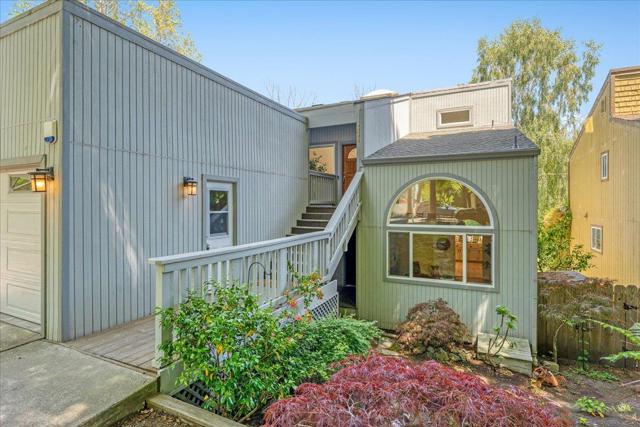 334 Lee Street, Santa Cruz CA: https://media.crmls.org/mediaz/4aaaa8fc-24c7-4347-8108-5c378865ec75.jpg