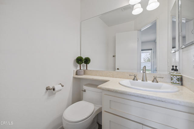 27722 Buckskin Drive, Castaic CA: https://media.crmls.org/mediaz/4aaaacee-9e53-4bf4-a4e7-86e4967416b9.jpg