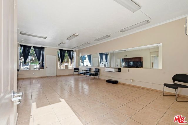 2048 W Florence Avenue, Los Angeles CA: https://media.crmls.org/mediaz/4aaabe1f-24f8-44af-9a35-d5f73c271bb9.jpg