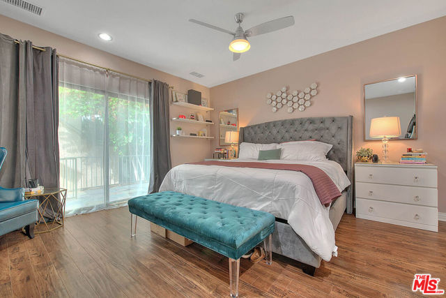 1821 S Sycamore Avenue, Los Angeles CA: https://media.crmls.org/mediaz/4aab0490-9da7-4ab2-9996-4d22bbbe6fc9.jpg