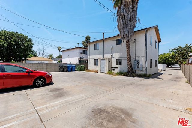11320 Emelita Street, North Hollywood CA: https://media.crmls.org/mediaz/4aab832e-fdb8-47d1-a7b9-1f4830320bd5.jpg