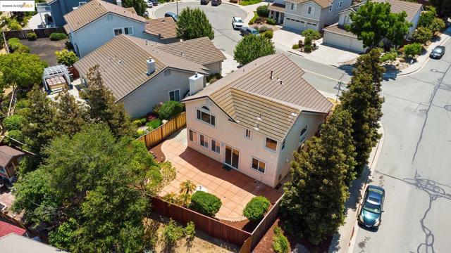 2 Quiet Path Ct, Pittsburg CA: https://media.crmls.org/mediaz/4aabd0e1-af76-4a07-aac5-f5ce8756058f.jpg