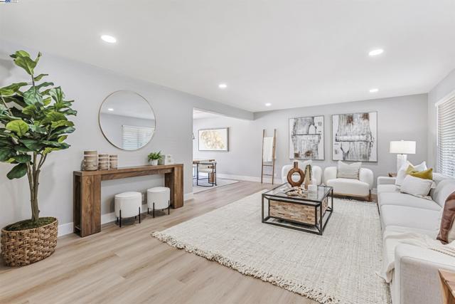 2531 Willowren Way, Pleasanton CA: https://media.crmls.org/mediaz/4aac2555-6170-4b39-ab36-d31b08cfbf54.jpg
