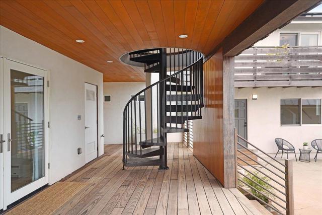 1004 W Cliff Drive, Santa Cruz CA: https://media.crmls.org/mediaz/4aacf625-313a-4270-88ba-6e9b46b3695b.jpg