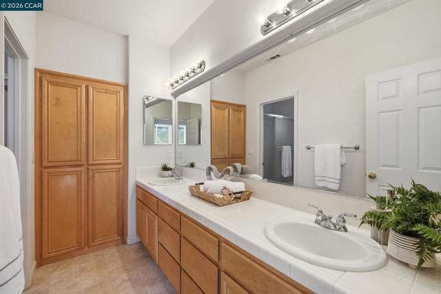 Image 39 of 59 For 868 Deer Spring Cir