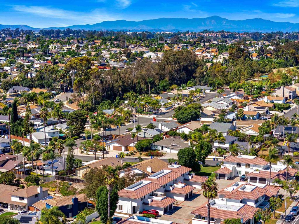 https://media.crmls.org/mediaz/4aad7740-3f92-4f24-8a9d-56541d66f75c.jpg?preset=X-Large