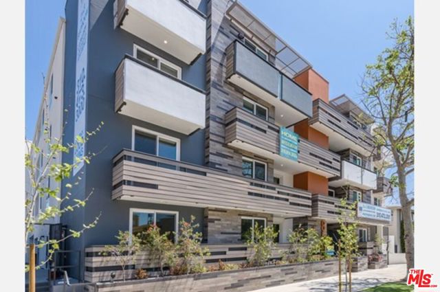 850 Wilcox, Los Angeles CA: https://media.crmls.org/mediaz/4aae474c-1e23-4d87-86b1-a4cb55ae2502.jpg