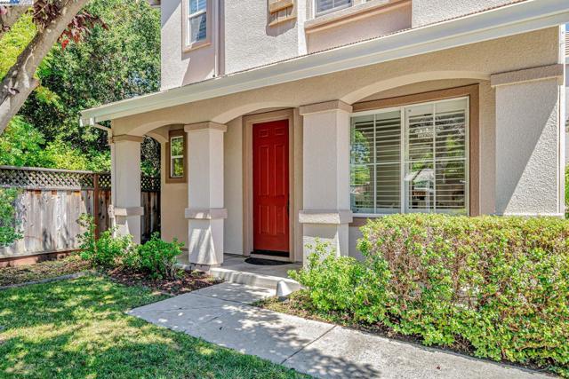 260 Abigail Cir, Danville CA: https://media.crmls.org/mediaz/4aae49f5-36a8-4e39-aefc-524729cdc4e3.jpg