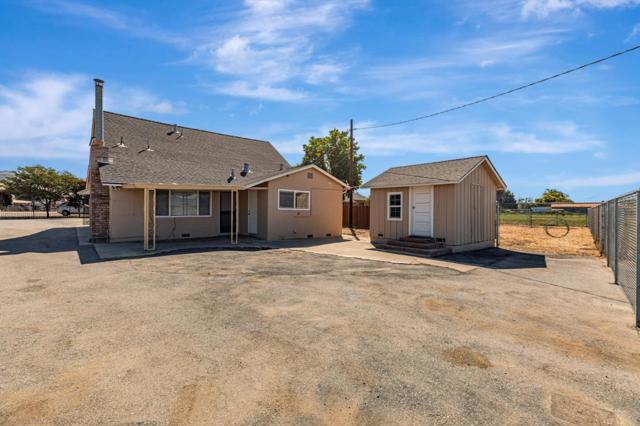 2718 Ferguson Road, Gilroy CA: https://media.crmls.org/mediaz/4aae6de8-7efc-4400-b99f-7da54002cc66.jpg