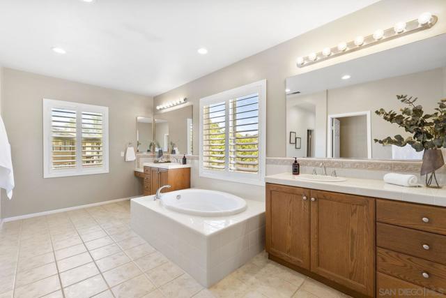 2337 Douglaston Glen, Escondido CA: https://media.crmls.org/mediaz/4aae77a8-07f7-45d5-a8de-6b07d024c164.jpg