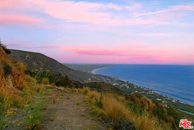 4140 Encinal Canyon Road, Malibu CA: https://media.crmls.org/mediaz/4aae7d0a-2109-4f53-bf8c-3cacc5e955ef.jpg