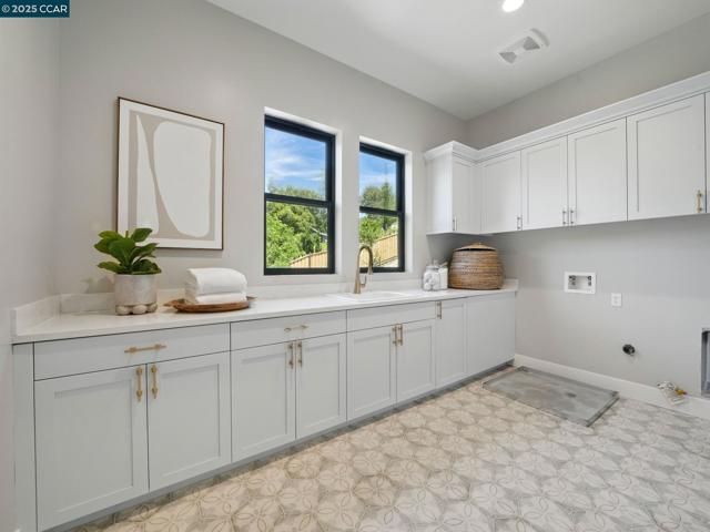 180 Castle Hill Ranch, Walnut Creek CA: https://media.crmls.org/mediaz/4aaee545-0ca8-4b6e-945c-c59db21a9270.jpg