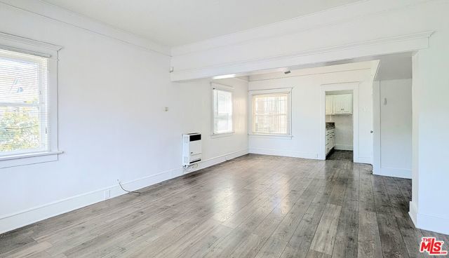 435 W 4TH Street, Long Beach CA: https://media.crmls.org/mediaz/4aaf9226-6645-433c-8562-2440a9fe7477.jpg