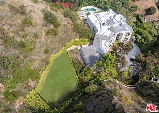 10509 Vestone Way, Los Angeles CA: https://media.crmls.org/mediaz/4aaff97b-e9a0-41a8-a5fe-86845b2982db.jpg