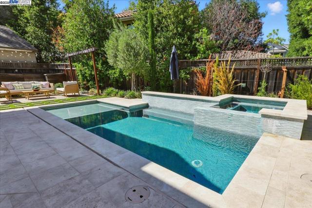 16741 Loma St, Los Gatos CA: https://media.crmls.org/mediaz/4ab102ab-3232-4263-bbbe-94fa66f6506f.jpg