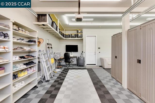 363 Fletcher Lane, Brentwood CA: https://media.crmls.org/mediaz/4ab140e1-74d3-45f6-83e1-8bc23ac7bc95.jpg
