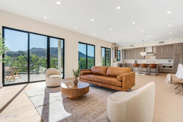 252 Capri Drive, Simi Valley CA: https://media.crmls.org/mediaz/4ab2b8ca-6921-4cca-9f23-80bd999b9342.jpg