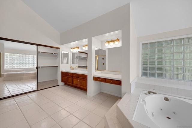 15235 Crestview Ct, Poway CA: https://media.crmls.org/mediaz/4ab2c022-1162-451b-9fbf-c9255d893e03.jpg