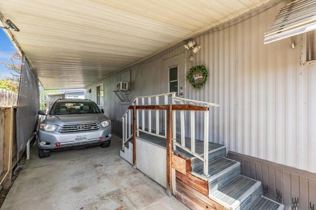 500 W 10 Street, Gilroy CA: https://media.crmls.org/mediaz/4ab2d071-81b3-4fd6-a7fb-daf35cc25e2e.jpg