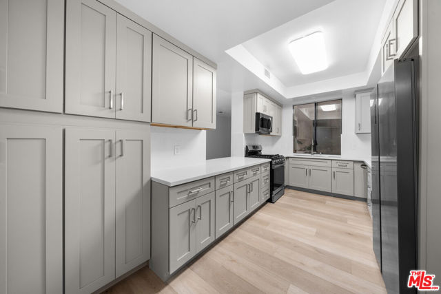 235 S Tower Drive, Beverly Hills CA: https://media.crmls.org/mediaz/4ab454bb-17b8-402f-a8c9-14ee121fcdae.jpg