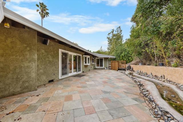 699 Fiesta Place, Hayward CA: https://media.crmls.org/mediaz/4ab4d73b-1285-4a9e-82b6-ba28880fa5c7.jpg