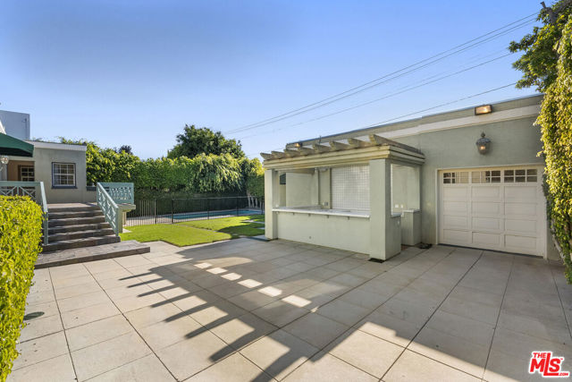 803 N Rexford Drive, Beverly Hills CA: https://media.crmls.org/mediaz/4ab5495d-e466-4621-ab4c-2763f88e7149.jpg