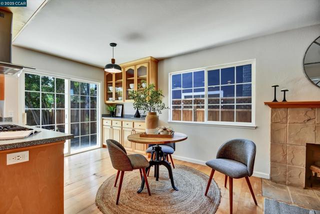 423 Casa Del Mar Dr, Half Moon Bay CA: https://media.crmls.org/mediaz/4ab5c7f1-92a0-499f-8913-b862805d6b17.jpg