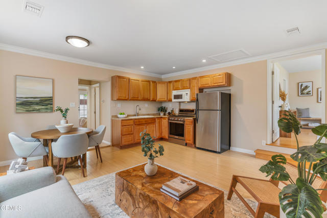 Detail Gallery Image 13 of 21 For 4806 Glenwood Ave, La Crescenta,  CA 91214 - 3 Beds | 2 Baths