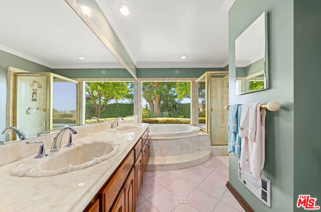 Image 21 of 39 For 821 Glenmere Way
