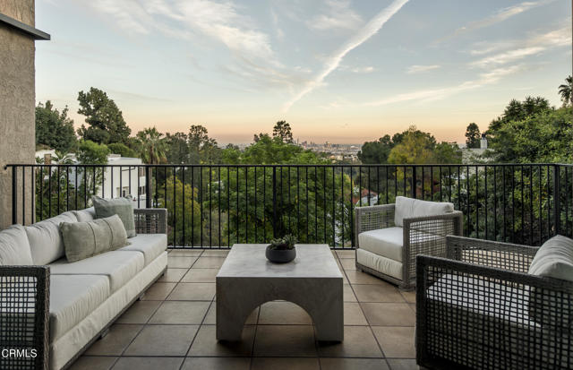 Detail Gallery Image 18 of 42 For 2994 Durand Dr, Los Angeles,  CA 90068 - 5 Beds | 3 Baths