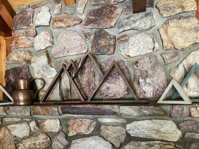300 E Aeroplane Boulevard, Big Bear CA: https://media.crmls.org/mediaz/4ab6a67b-13a8-4c32-807c-8e9410bb446f.jpg