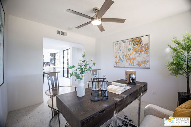 833 N Calle De Flora Vista, Palm Springs CA: https://media.crmls.org/mediaz/4ab6ed26-9e49-47e3-8f88-63a3253668db.jpg
