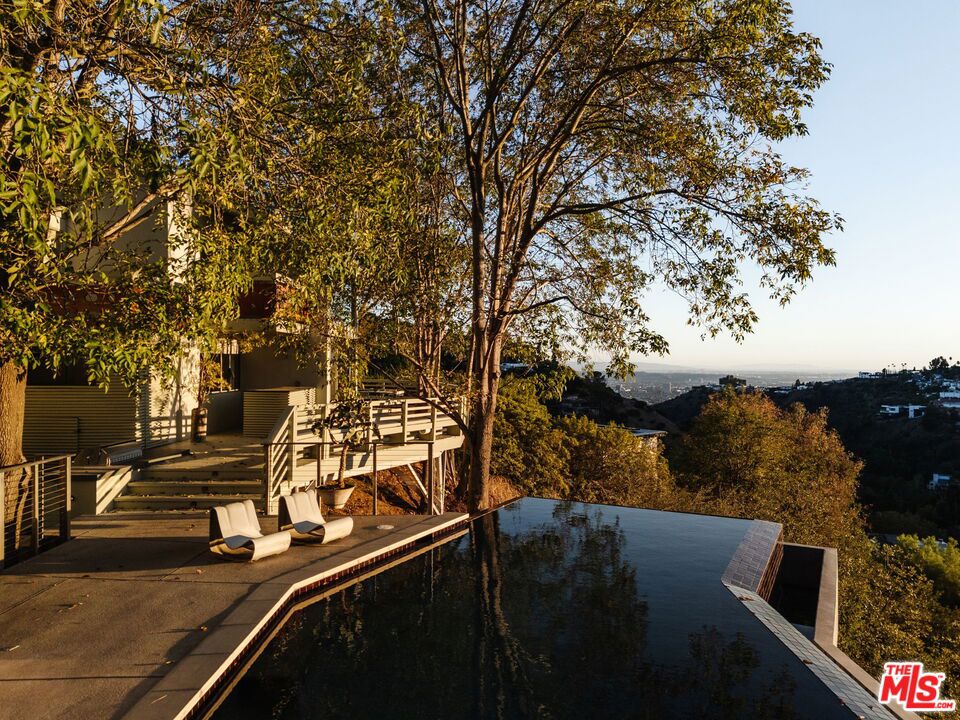 2753 Nichols Canyon Road — image 1