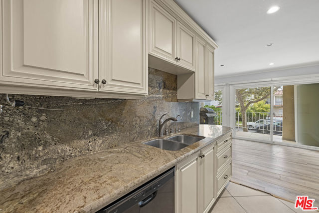 423 S Rexford Drive, Beverly Hills CA: https://media.crmls.org/mediaz/4ab7fb87-1b6f-490f-b148-06cdf1c800bc.jpg