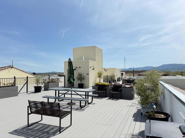 400 San Benito Street, Hollister CA: https://media.crmls.org/mediaz/4ab8cf7e-40c1-4391-809e-43e12ce5c221.jpg