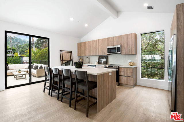 3657 1/2 Regal Place, Los Angeles CA: https://media.crmls.org/mediaz/4ab9095f-a95d-49c4-8110-941363cae35a.jpg