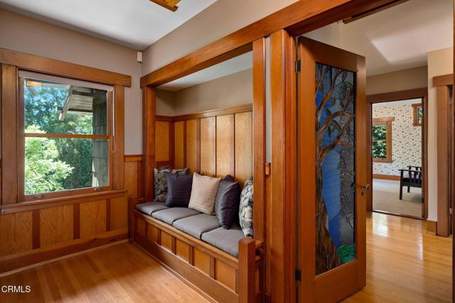 1327 S Oak Knoll Avenue, Pasadena CA: https://media.crmls.org/mediaz/4aba1680-6254-4423-ab5b-be5bd8398232.jpg