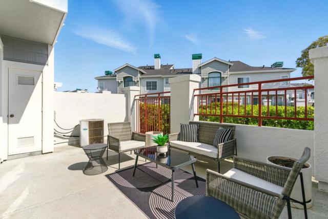 583 Shoal Circle,  CA: https://media.crmls.org/mediaz/4aba1a1d-018c-4c13-8516-d3ded25efd63.jpg