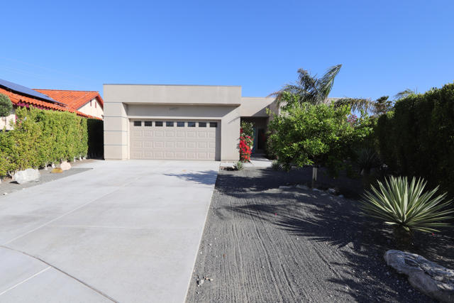 64977 Barnes Court, Desert Hot Springs CA: https://media.crmls.org/mediaz/4abaaf17-9539-4709-a9f1-aa8fd5c7816f.jpg