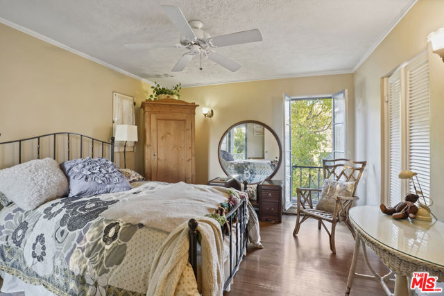 1326 Cordova Avenue, Glendale CA: https://media.crmls.org/mediaz/4abb18ac-13da-4be1-ab69-da8d51b38fca.jpg