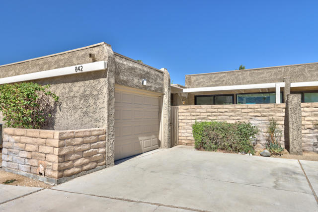842 N Calle De Pinos, Palm Springs, CA 92262